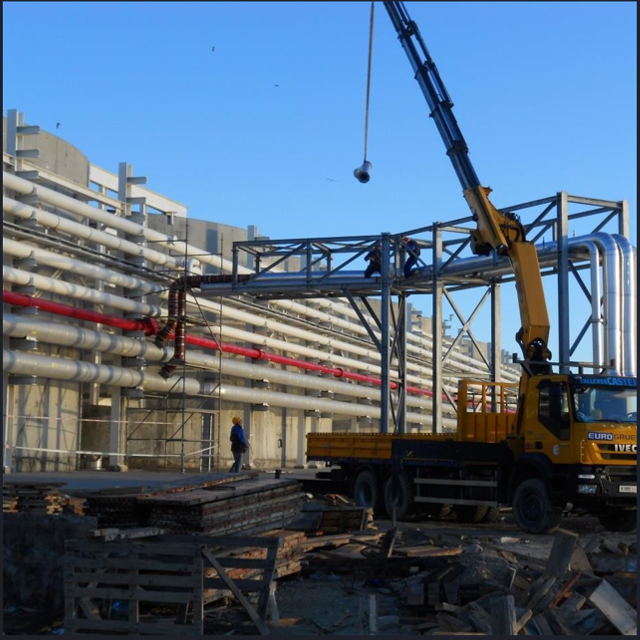 Équipe technique sur chantier industriel